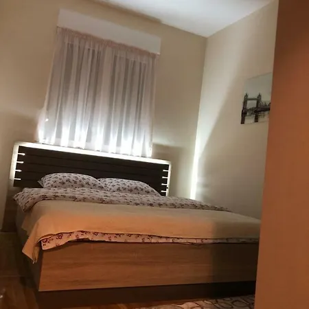 Apartment Stari Aerodrom-bulevar Pera Cetkovica 33 *